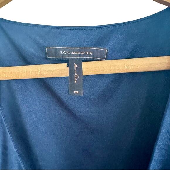 BCBG Maxazaria Navy Blue Silky Flutter Sleeve Rouched Top XS - Picture 2 of 5
